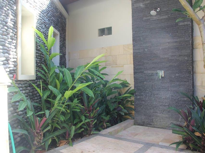 Exterior 8