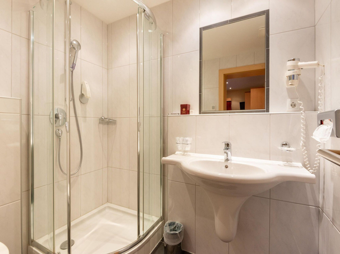 Bathroom 5, Apartment in Langenfeld With Sauna, Imst