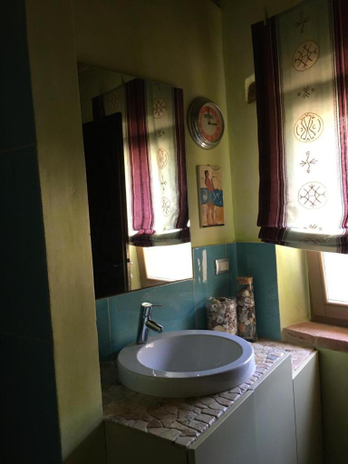 Bathroom 2, Stone farmhouse in Moie, Ancona