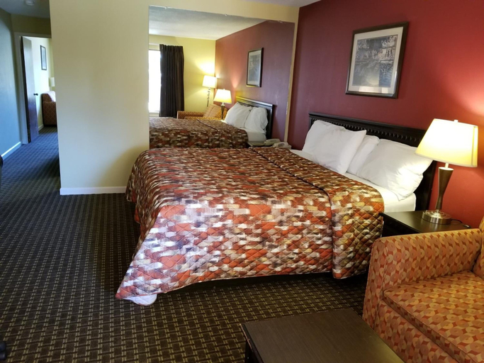 Bedroom 3, Royal Inn, Calhoun