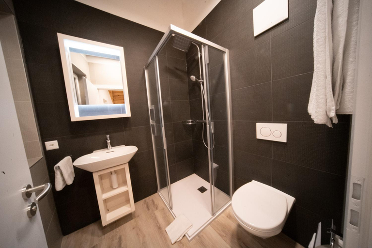 Bathroom 4, Hotel de la Concorde - Self Check-in, Jura-North Vaudois