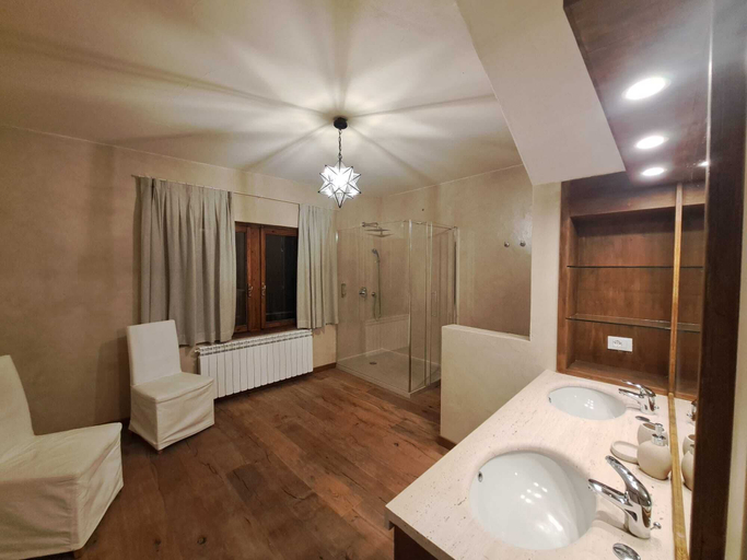 Bathroom 3, Collina di Verona Borgo San Mattia, Verona