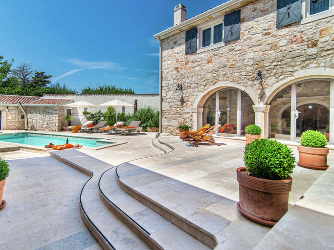 Exterior & Views, Holiday Home with Swimming Pool near Lim Bay & Beach, Sveti Lovreč