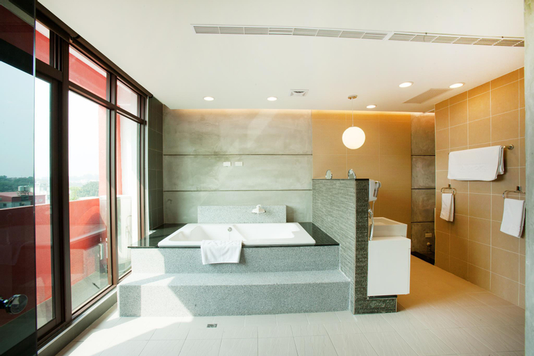 Bathroom 10