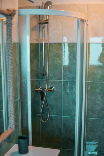 Bathroom 2, Zet House Guesthouse, Zetea