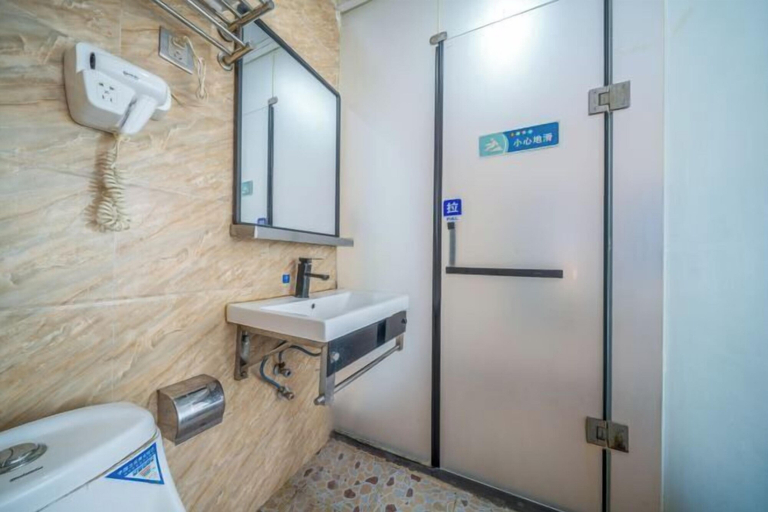 Bathroom 4, 8 Inn, Shenzhen