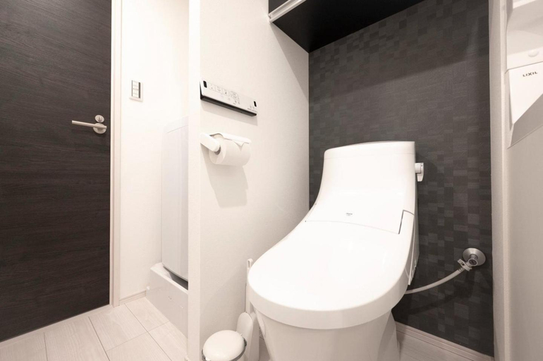 Bathroom 3, FL Residence Jingu Gyoen IV, Shibuya