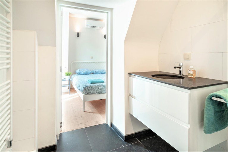 Bathroom 4, The Central Square Residence, Antwerpen