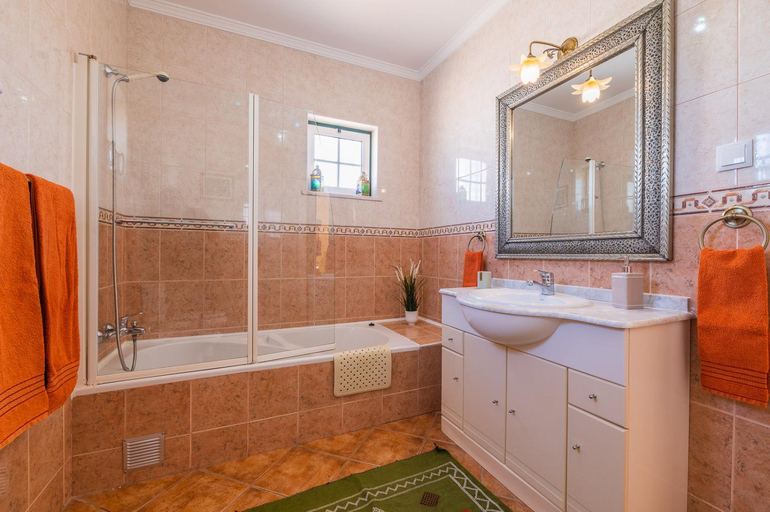 Bathroom 3, Riad Serpa Gale - Luxury, private pool, AC, wifi, 5 min from the beach, Albufeira