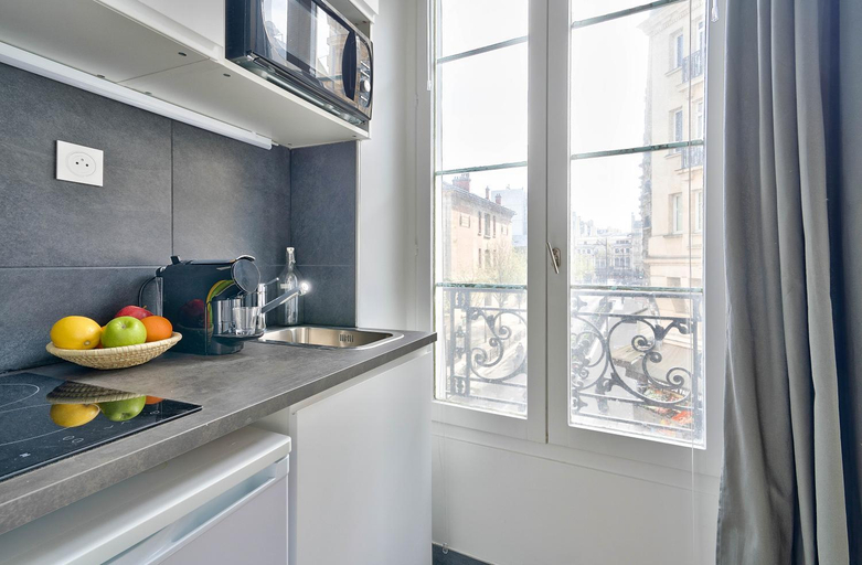 Others 4, Pretty Mezzanine Studio in the Heart of Paris (2F), Paris
