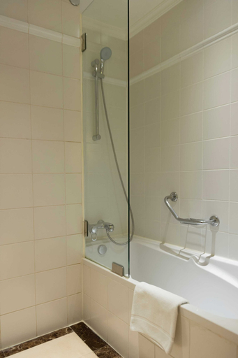 Bathroom 5, Radisson BLU Martinez Hotel, Beirut, Beirut