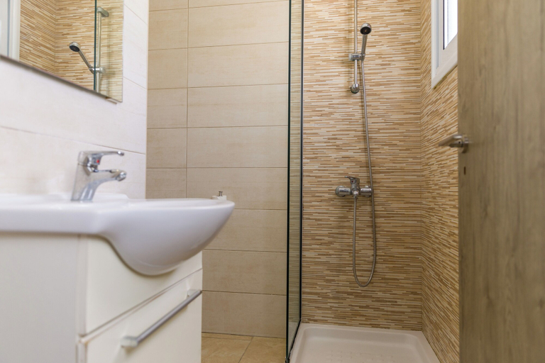 Bathroom 4, Alecos Hotel Apartments