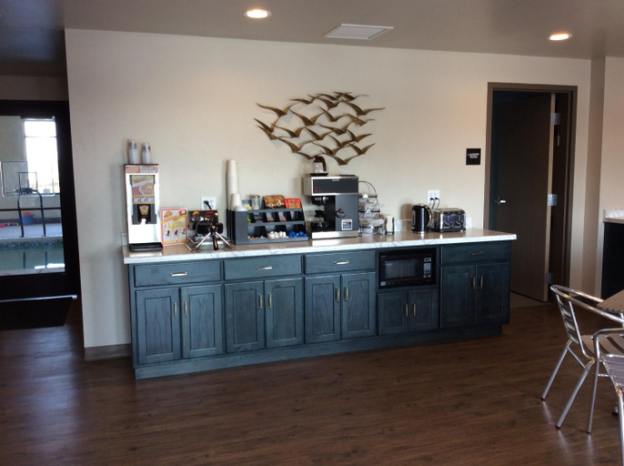 Food & Drinks 4, Scenic Shore Inn, Kewaunee