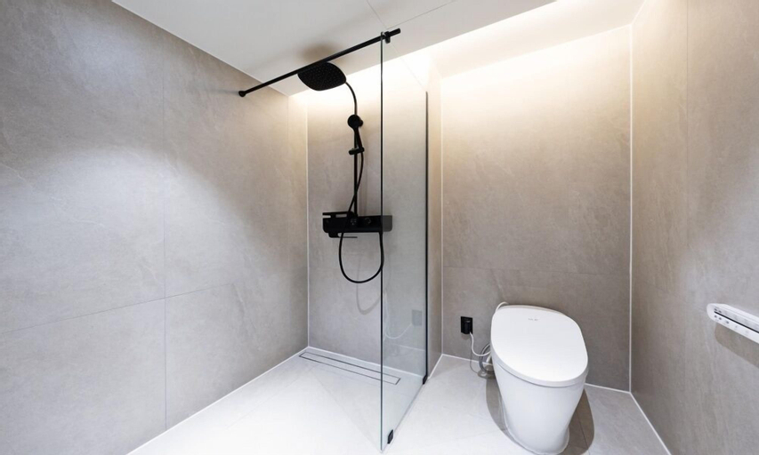 Bathroom 28