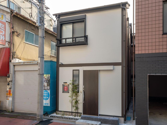 Exterior 14