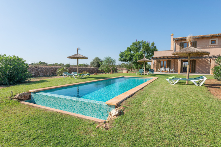 Room 4, Es Regalo P Rgola, Baleares