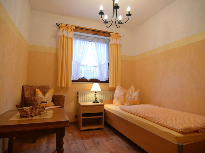 Bedroom 4, Wohnung mit Terrasse in Zeil am Main, Haßberge