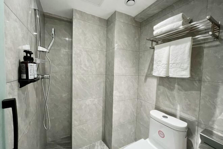 Bathroom 5, 365 Business Stays Express Hotel, Zhangzhou