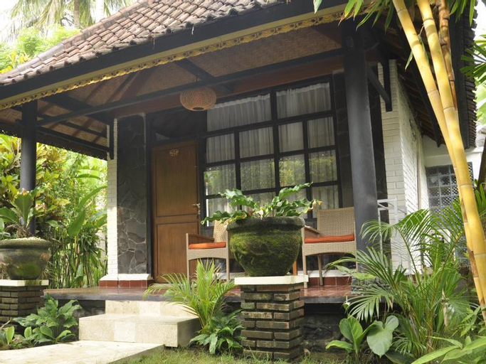 Exterior 14