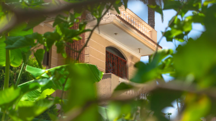 Others 5, Yellow Family Villa - Private Pool - AC- 5 Min Walk to Beach -, Al-'Amriyah