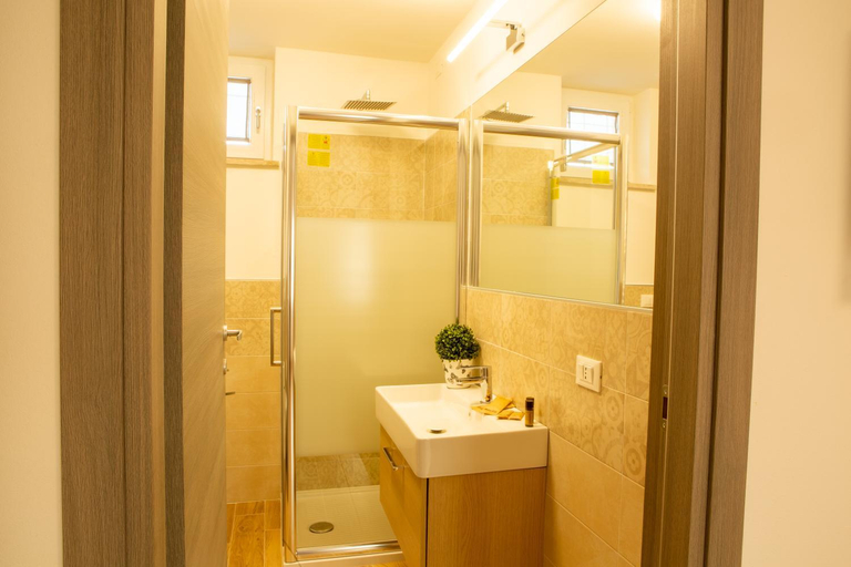 Bathroom 3, CORTE QUADRIFOGLIO, Verona