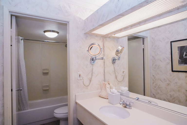 Bathroom 5, Uptown Oasis San Jose Airport & Silicon Valley, Santa Clara