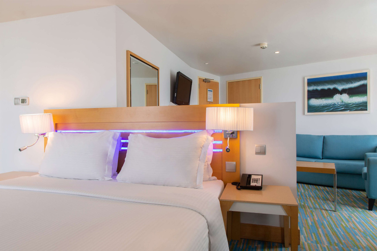 Bedroom 3, Radisson Blu Hotel, Muscat, Bausher