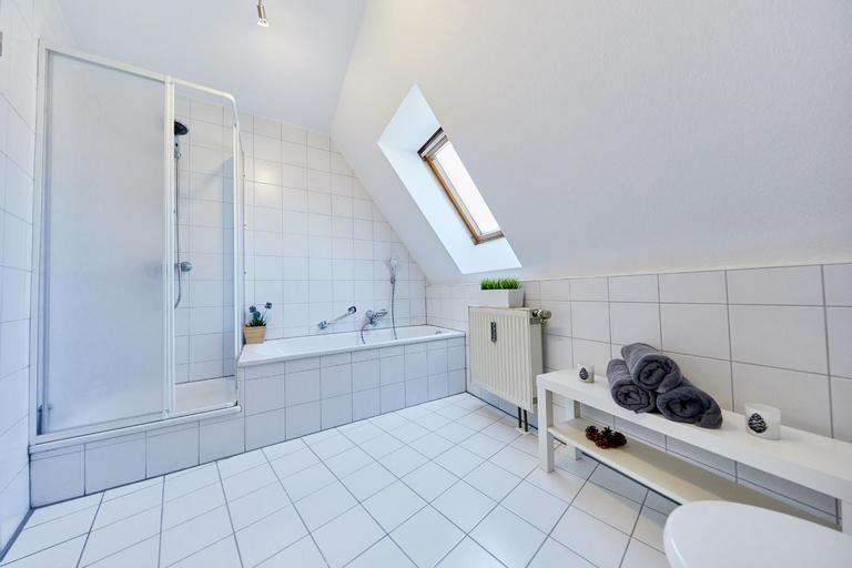 Bedroom 3, Wunderschone Maisonette-Wohnung fur bis zu 10 Personen, Ortenaukreis