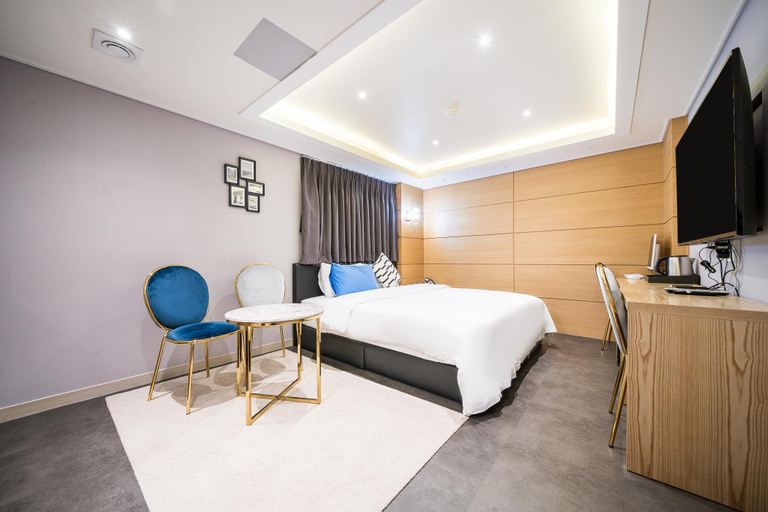 Bedroom 2, Busan Bay Hotel, Jung