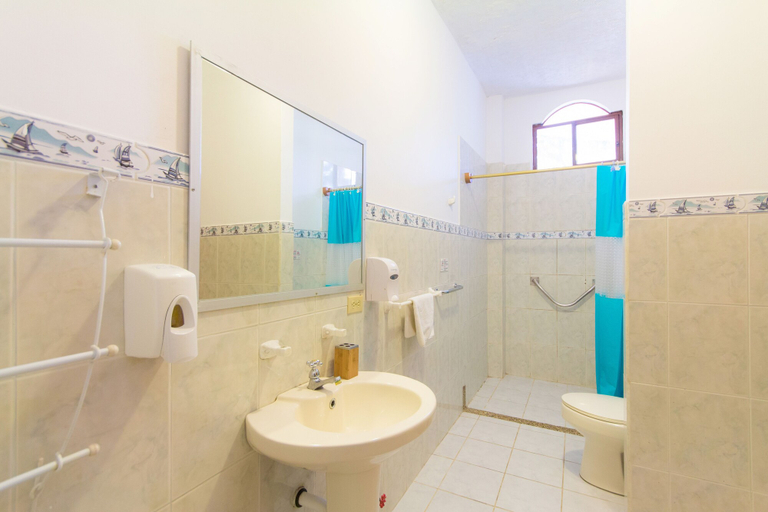Bathroom 5, Twin Hotel Galapagos, Santa Cruz