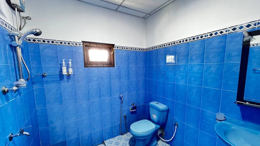 Bathroom 5, Urban Galle Villa, Galle Four Gravets