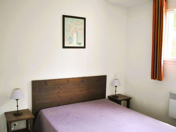 Room 4, Holiday Home With a Terrace Near River Lot, Lot