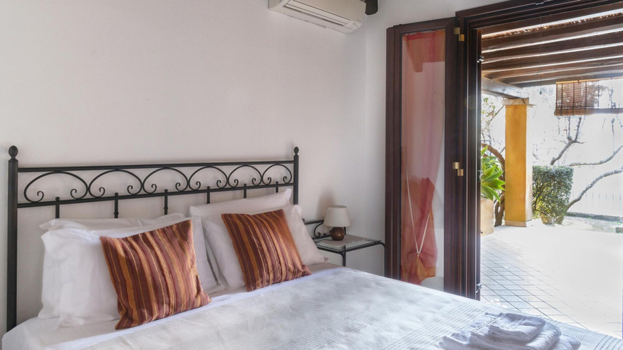 Others 5, Welcomely - Su Niberu - Il Ginepro, Ogliastra