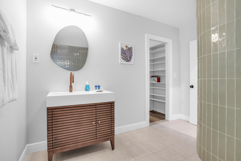 Others 4, NEWLY RENOVATED POOL, HOT TUB, & EPIC BACKYARD, Broward