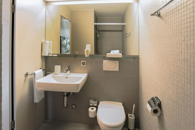 Bathroom 5, Hotel Kreuzlingen am Hafen, Kreuzlingen