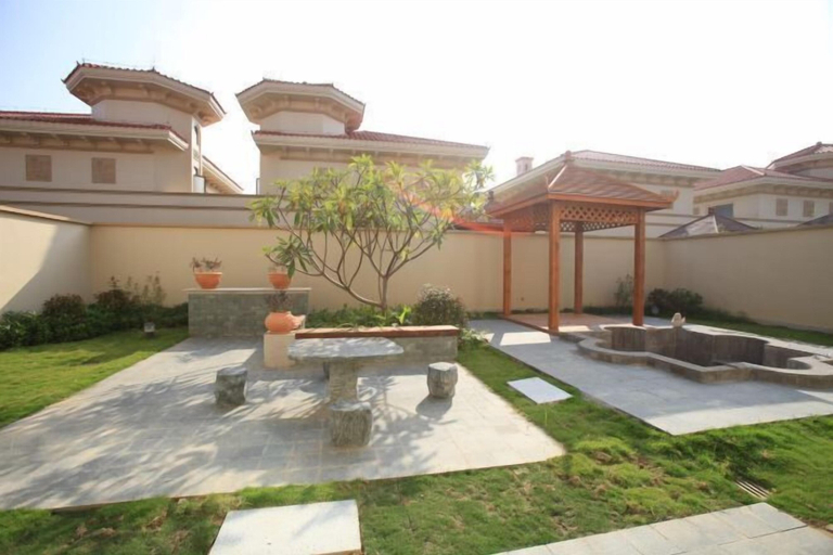Exterior 10
