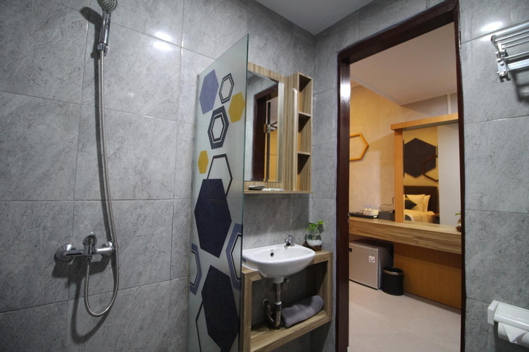 Bathroom 14