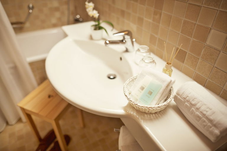 Bathroom 3, Hotel Gstaaderhof, Saanen