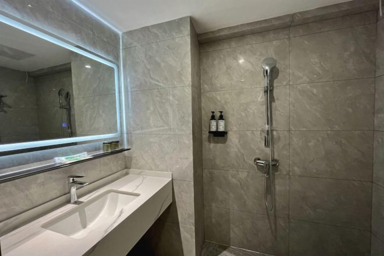 Bathroom 2, 365 Business Stays Express Hotel, Zhangzhou