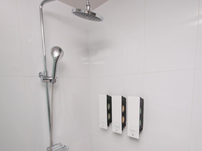 Bathroom 13
