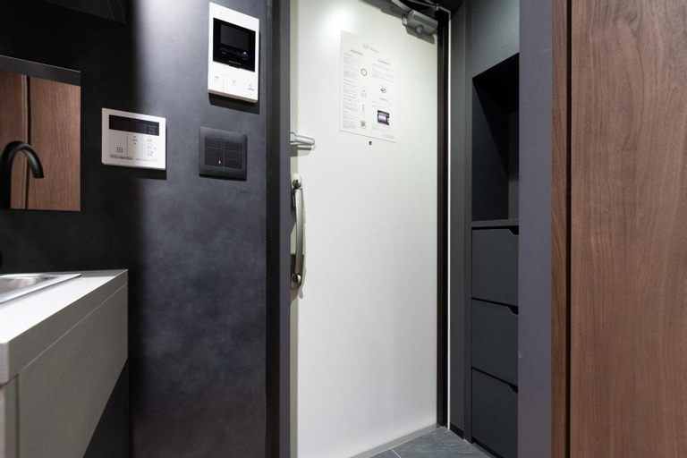 Bathroom 18
