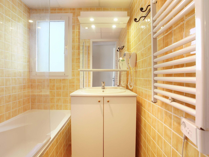 Bathroom 3, Apartment in Greoux-les-bains Near Lakes, Alpes-de-Haute-Provence