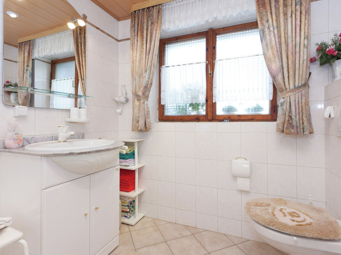 Bathroom 4, Apartment in Thuringian Forest With Garden, Saalfeld-Rudolstadt