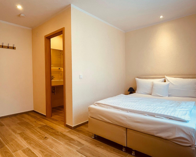 Bedroom 2, Hotel Andrea, Schwäbisch Hall