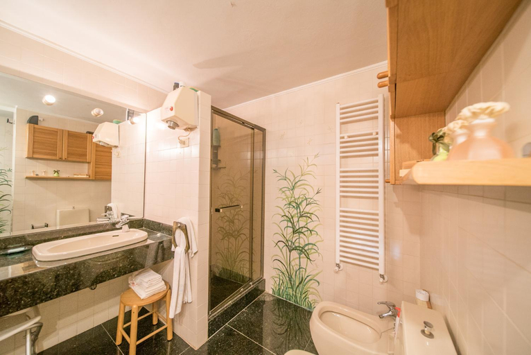 Bathroom 2, VILLA IL TRUFOLO, Florence