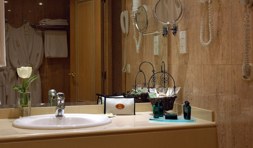 Bathroom 4, VINCCI LYS, Valencia