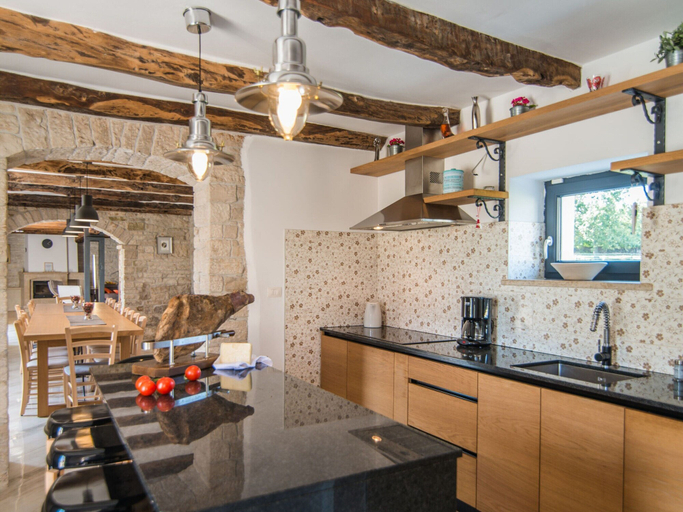 Others 5, Stunning Villa in Kringa With Swimming Pool, Tinjan