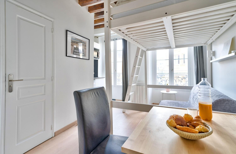 Others 5, Pretty Mezzanine Studio in the Heart of Paris (2F), Paris