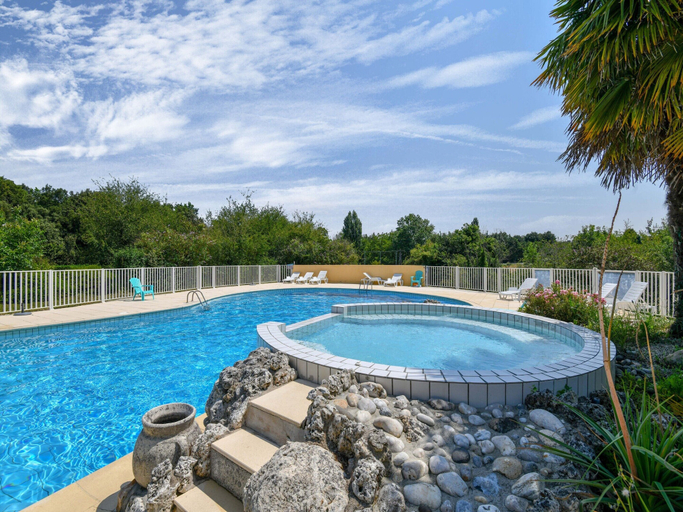 Sport & Beauty 4, Gite in a holiday park with swimming pool, Charente-Maritime
