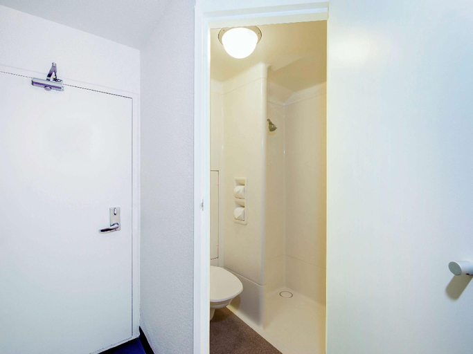 Bathroom 7